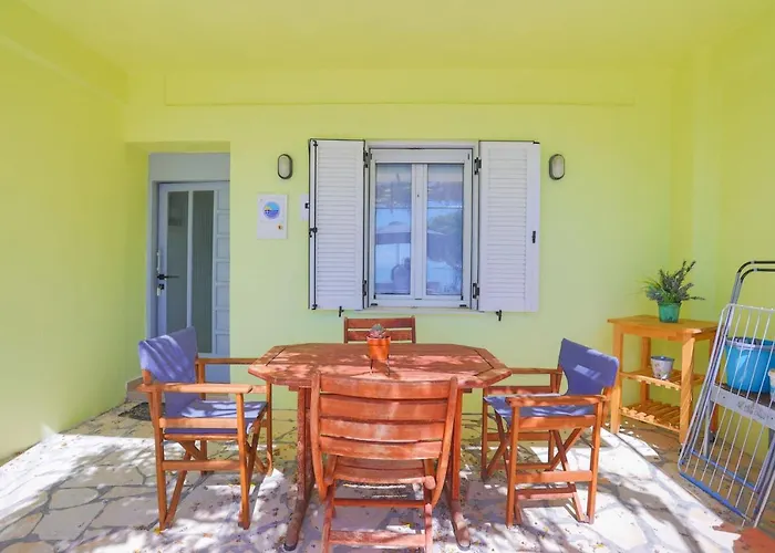 Kaminaki Beachfront דירה
