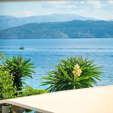 Kaminaki Beachfront *