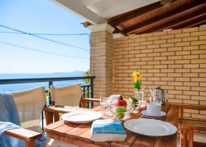 Kaminaki Beachfront * Νησάκι