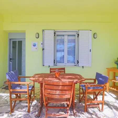 Kaminaki Beachfront Lägenhet