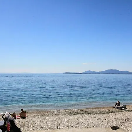 Lägenhet Kaminaki Beachfront