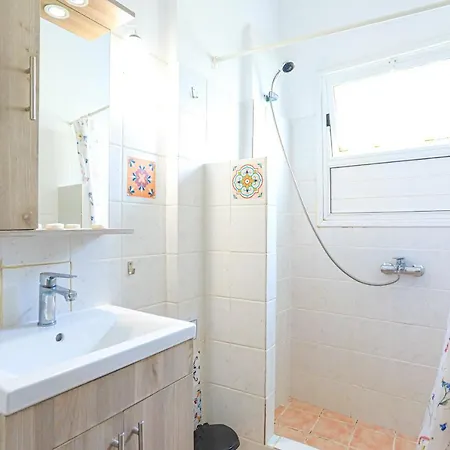 Kaminaki Beachfront Apartamento *