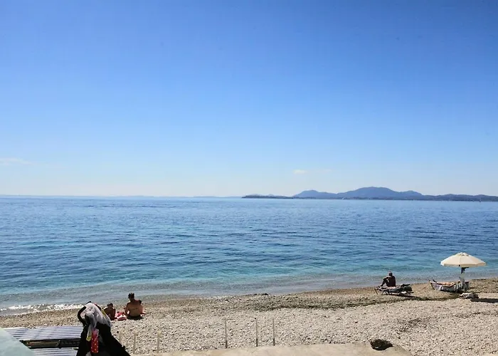 Lägenhet Kaminaki Beachfront